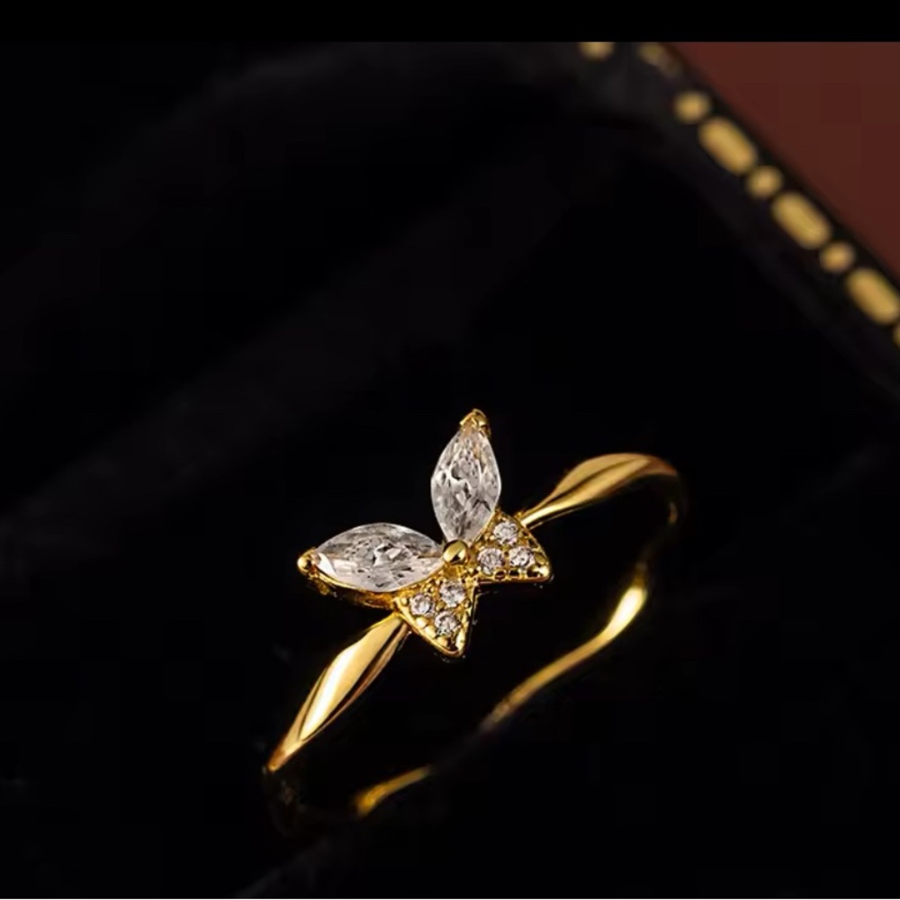 Elegant Gold Butterfly Ring